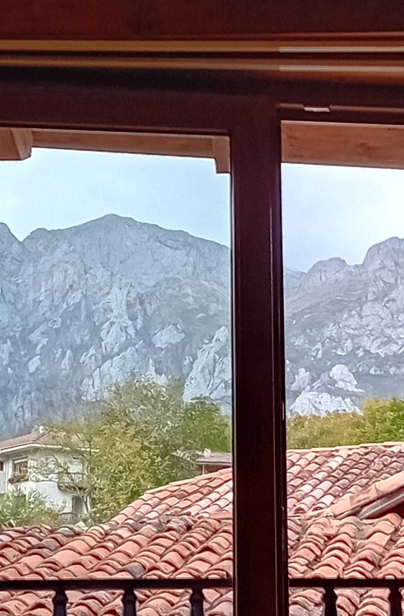 Picos De Europa Suites And Rooms Turieno Ngoại thất bức ảnh